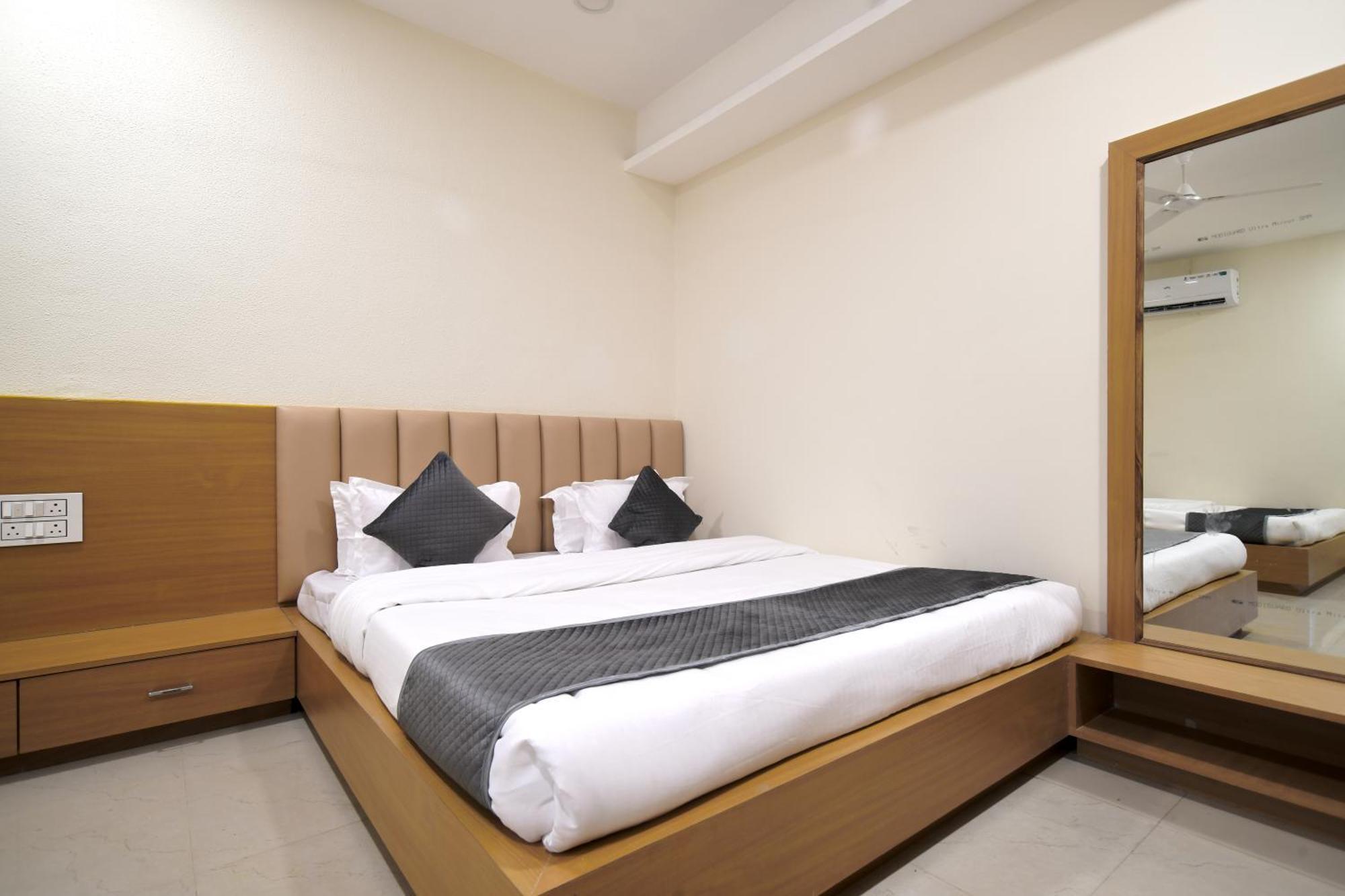 Hotel Shivlok Удджайн Номер фото